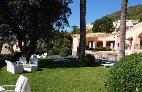 Theoule-Superieur Apartment | sea ​view Apartment Direct access private beach, swimming pools, sauna, hammam, tennis etc.