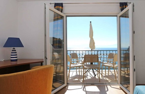 Drvenik Apartment | Sea View Apartment 33
