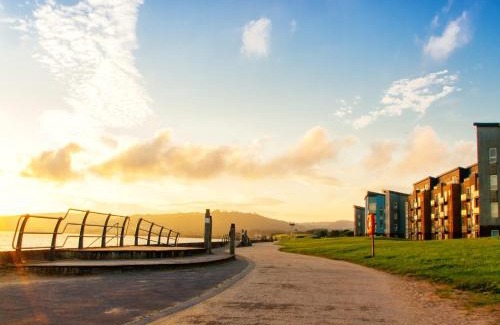 Llanelli Apartment | Sea view apartment at the beach!