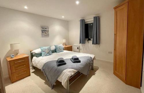 Llanelli Apartment | Sea view apartment at the beach!