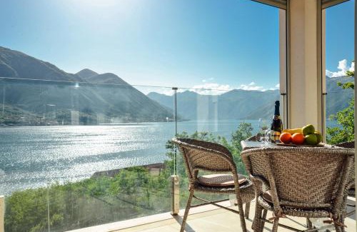 Dobrota Apartment | Sea view apartment for 4