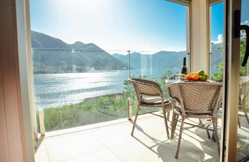 Dobrota Apartment | Sea view apartment for 4
