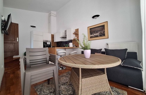 Susica Apartment | Sea View Apartment Povljana - One Bedroom Apartment with Sea View