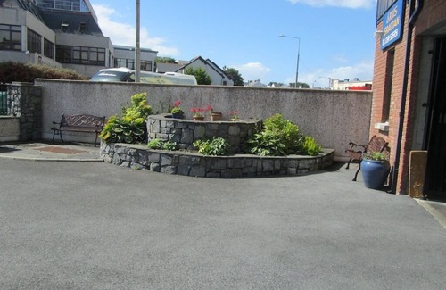 Galway Apartment | Sea View Apartment situated on the seafront near the village Salthill