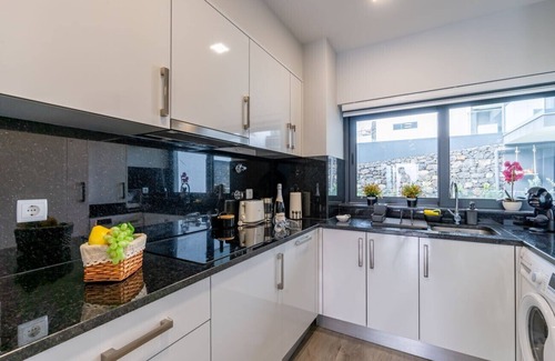 Gaula Apartment | Sea View Balcony by Madeira Sun Travel