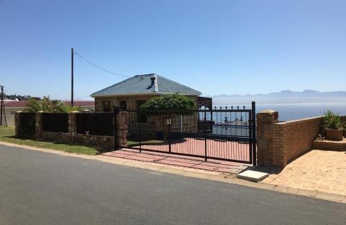 Mossel Bay House | Sea View Charming Stone House