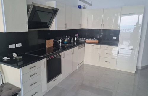 Sakkala Apartment | Sea view , city center , beach access ,3-bedroom apartment
