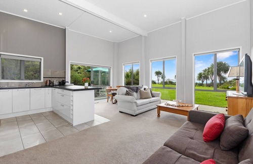 Ruakaka House | Sea View Cottage – Ruakaka Holiday Cottage