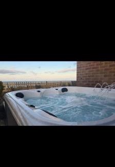 Hornsea House | Sea View Cottage with hot tub on the East Coast