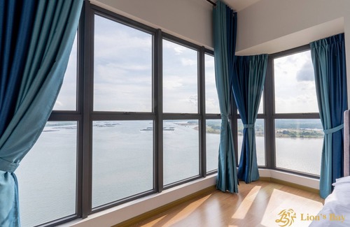 Central District Apartment | Sea View Country Garden Danga Bay by Lions Bay