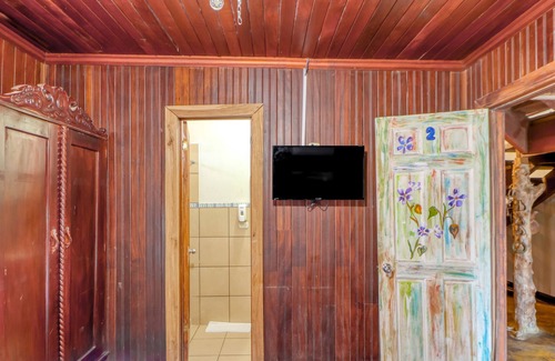 La Cruz House | Sea-view escape in family hotel with amazing views, fast WiFi, & dining on-site
