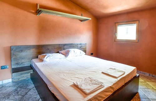 Zeljeznica Apartment | Sea View Flat w Balcony in Bar, Montenegro