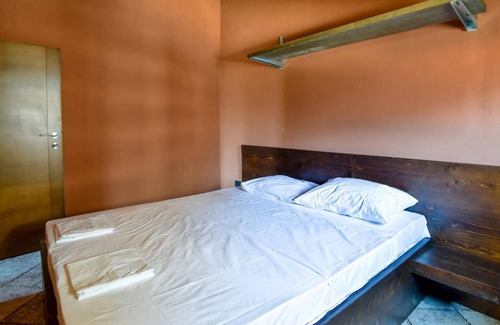 Zeljeznica Apartment | Sea View Flat w Balcony in Bar, Montenegro