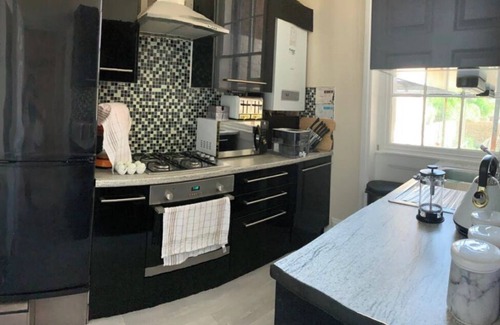 Ramsgate Apartment | Sea View, garden, parking private