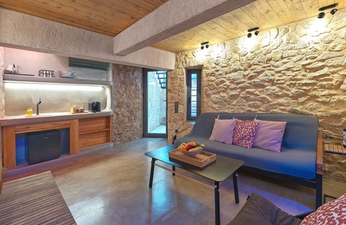 Piraeus House | Sea View Garden Suites
