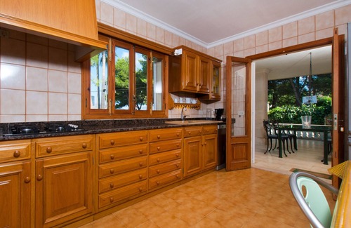 Marina Manresa Villa | Sea View House for 8, huge garden and terraces, just a few metres from the sea
