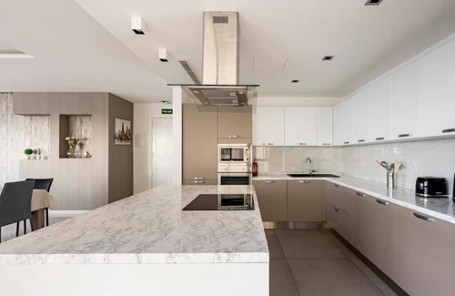 Tower Road Apartment | Sea View Luxury Haven Living & 3Bedrooms Seafront