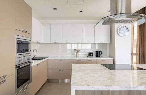 Tower Road Apartment | Sea View Luxury Haven Living & 3Bedrooms Seafront