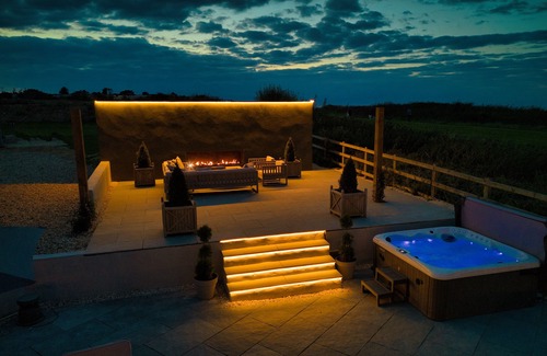 Aldborough Villa | Sea View Manor, sea views , Heated pool, hot tub, overlooking blue flag beach