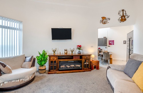 Redcar Cottage | Sea View Penthouse - Regency Mansion