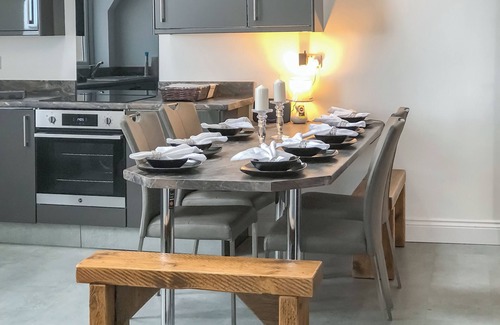 Redcar Cottage | Sea View Penthouse - Regency Mansion