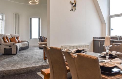 Redcar House | Sea View Penthouse - Regency Mansion