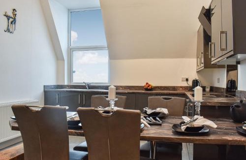 Redcar House | Sea View Penthouse - Regency Mansion