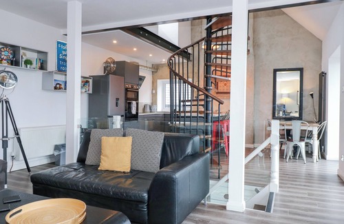 Penrhyn Bay House | SEA VIEW, pet friendly, with hot tub in Penrhyn Bay