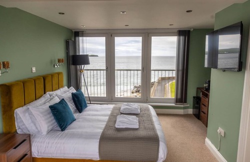 Thurso Hotel | Sea View Room With Balcony 50m from the Beach