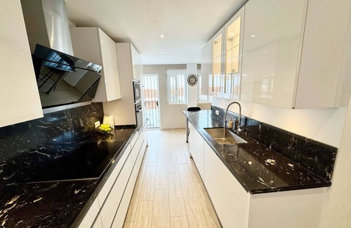 Puerto de la Duquesa Ski Chalet | Sea View Semi Detached Villa Manilva