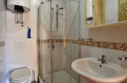 Zeljeznica Apartment | Sea View Studio Flat w Balcony in Bar
