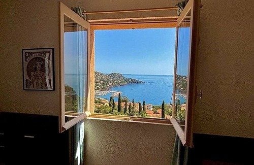 Espero-Pax House | Sea view villa on the heights of Le Trayas