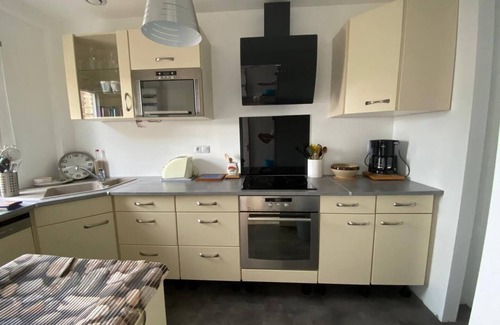 Asnelles House | Sea view villa, sleeps 4.
