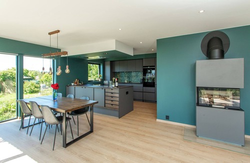 Leirvik Villa | Sea View Villa with 5 bedrooms, WiFi and AC in fabulous Stord Island