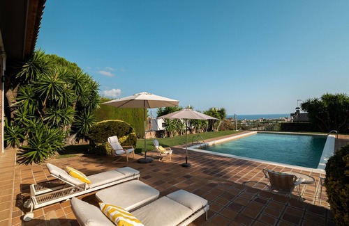 Mas Ram Villa | Sea View Villa with Spa, Cinema , BBQ