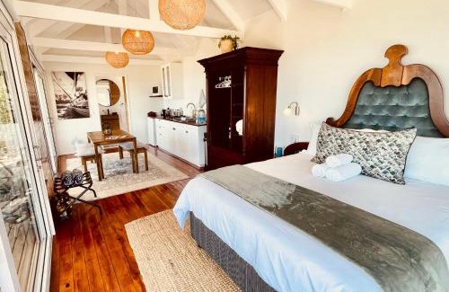 Plettenberg Bay House | Sea Views, Hikes & Tranquility Clifftop Cabin