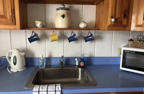 West Chatham House | Sea views steps to Ridgevale Beach - Airy Cottage. Modern Amenities. Pet.linen