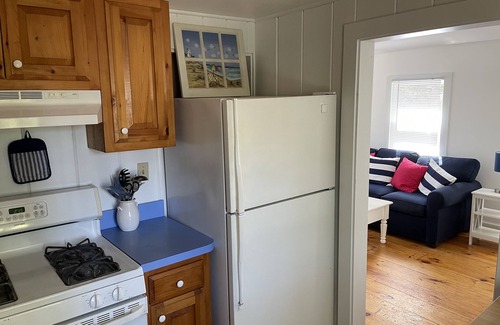 West Chatham House | Sea views steps to Ridgevale Beach - Airy Cottage. Modern Amenities. Pet.linen