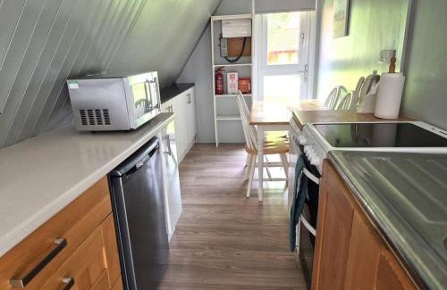 Great Mongeham Ski Chalet | SEA VIEWS Stylish Chalet 90 at Kingsdown Park