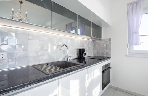 Kastel Kambelovac Apartment | Sea Vista Apartment Kastela - Grey