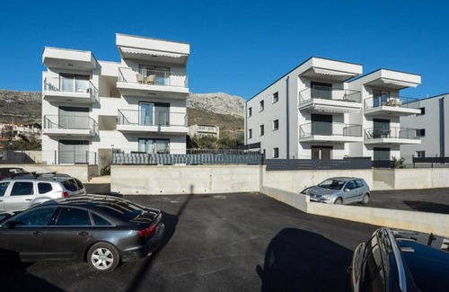 Kastel Kambelovac Apartment | Sea Vista Apartment Kastela - Grey