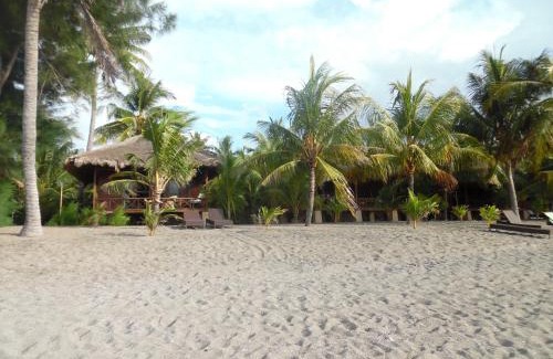 Maumere Resort | Sea World Club Beach Resort & Dive Center