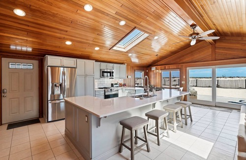 Lavallette House | SEA3200 | Oceanfront 4BR 2ba in Seacrest Beach, Lavallette! Parking, Pets, Sleeps 10!