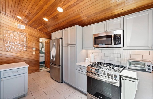 Lavallette House | SEA3200 | Oceanfront 4BR 2ba in Seacrest Beach, Lavallette! Parking, Pets, Sleeps 10!