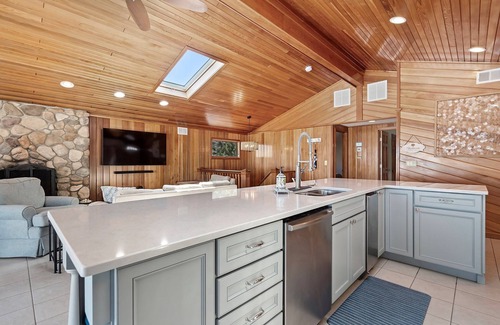 Lavallette House | SEA3200 | Oceanfront 4BR 2ba in Seacrest Beach, Lavallette! Parking, Pets, Sleeps 10!