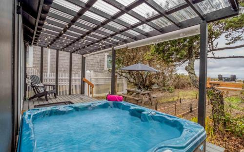 Rockaway Beach House | Seabatical on The Strand - Meredith Lodging