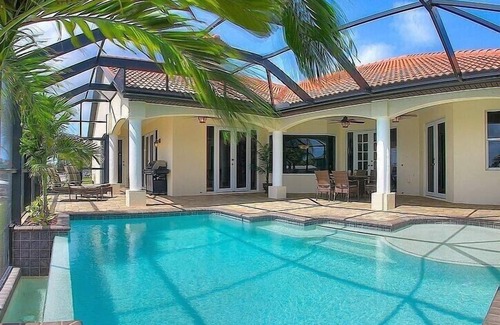 Eight Lakes Villa | SEABIM Villa RAVE - located on lake* quick gulf access