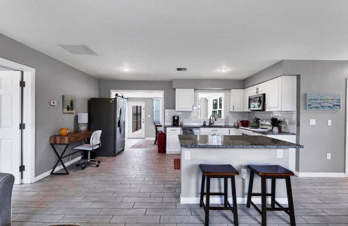Venice House | Seabird Pool Home -Venice Updated - Fabulous!