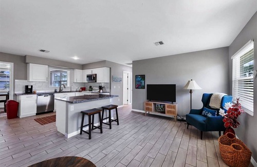 Venice House | Seabird Pool Home -Venice Updated - Fabulous!