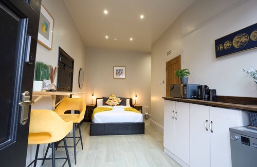 Golborne Apartment | Seabiscuit Studio by Stone Pit Apartments
